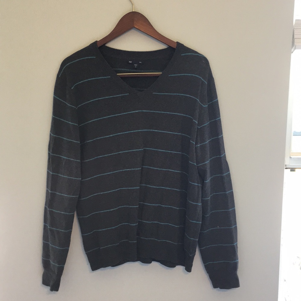 Gap v neck sweater